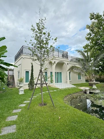 รูปภาพของVilla Lacroix Luxury Organic Farm Stay w Bathtubs