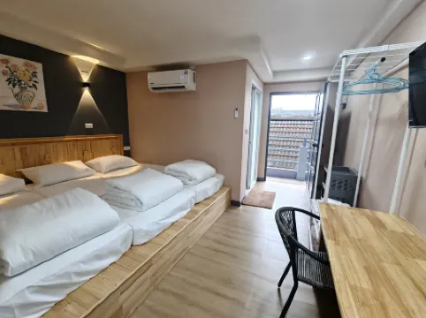 YOLO Sea Fishing Hotel