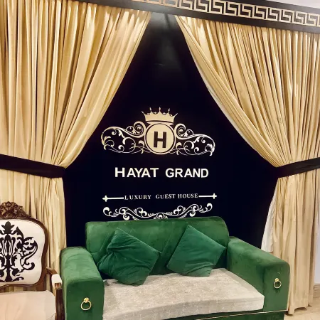 Hazelton-Hayat Grand Guest house Отели рядом с достопримечательностью «Торговый центр Centaurus»