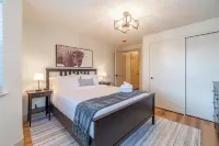Modern Western Retreat Pet Friendly 4 bed 2 bath
