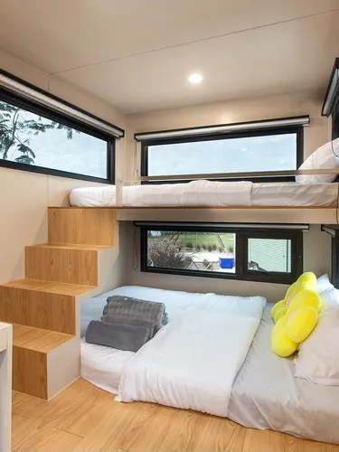 รูปภาพของMint camper car mine hills2