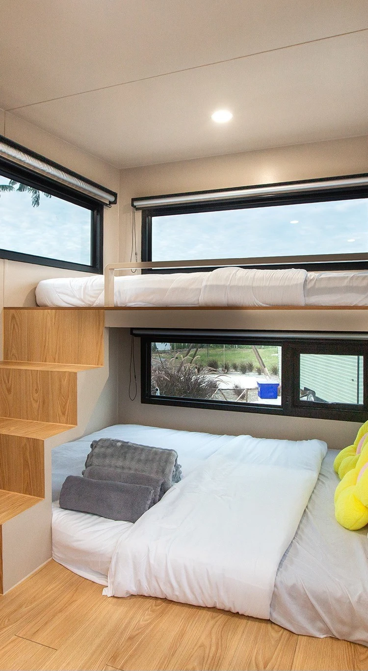 รูปภาพของMint camper car mine hills2