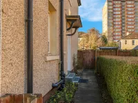 3 Bedroom Apartment - Glasgow Cromdale St - Sleeps 5 - Contractors, Business & Relocations Hotels near Glasgow Prestwick Airport