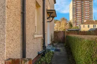 3 Bedroom Apartment - Glasgow Cromdale St - Sleeps 5 - Contractors, Business & Relocations - Condos