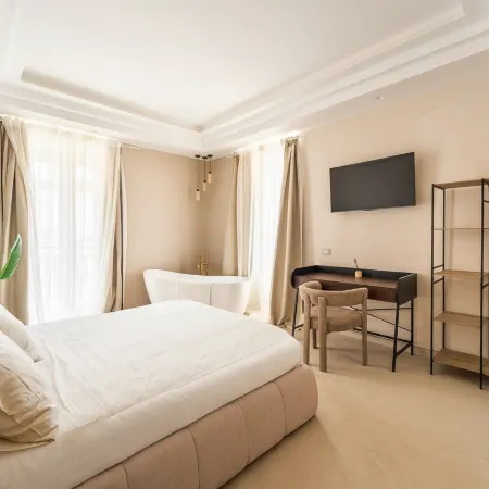 Luxe Apt w/ panoramic views in Heart of Naples