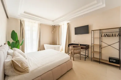 Luxe Apt w/ panoramic views in Heart of Naples - New