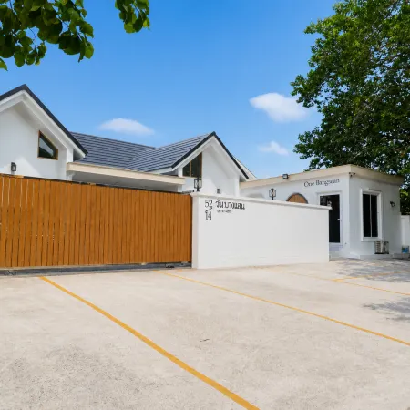 One Bangsaen Pool Villa