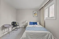 Private Room Downtown Toronto Queen Street Oasis - New