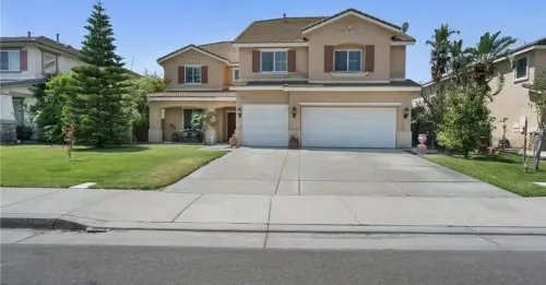 rest stop next to Walmart in Eastvale, Los Angeles - Homestays