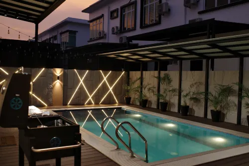 Private Pool Villa, 4BR Sleeps 18, Near Batu Pahat Mall - parking