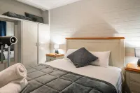 549 Apartments - 3-Star