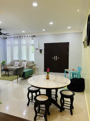 Spacious 13 Pax Classic Home in Kuantan for Family