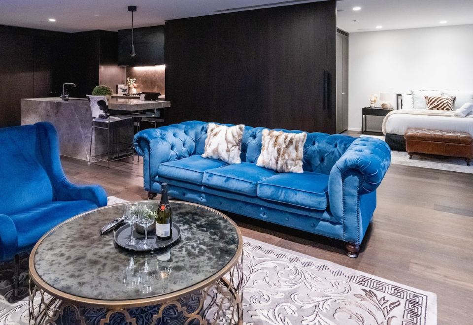 Luxury Melbourne CBD Apt