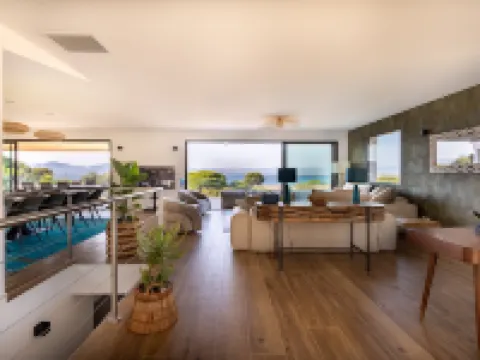 Villa la Madrague - Sea View - 2 mn from the beach Hotels in Giens
