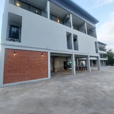 Top Place Hotels near Wat Nong Ta Kaeo