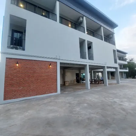 Top Place Отели рядом с достопримечательностью «Wat Kaeng Klang Dong»