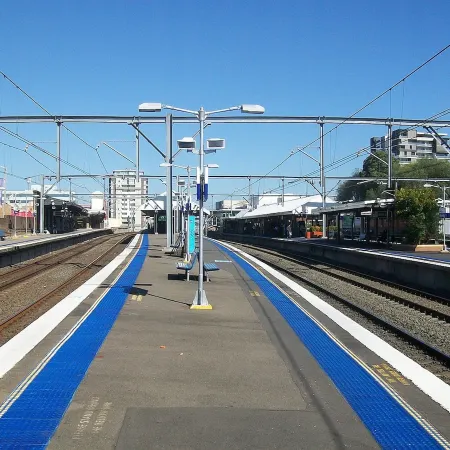 Burwood 1Br studio nearTrain Station/Shopping