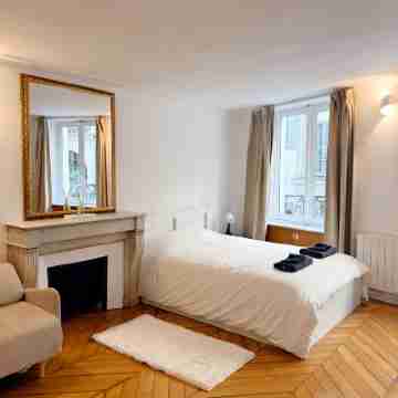 Louvre 1-Min Walk Elegant Studio Rooms