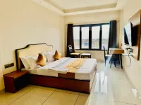 TGR Hotel فنادق في Mundra