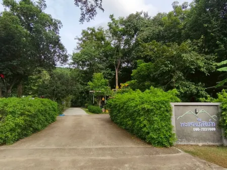 Phawaeng Resort Отели в г. Утай-Тани