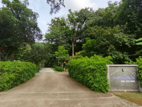 Phawaeng Resort Hotel a Uthai Thani