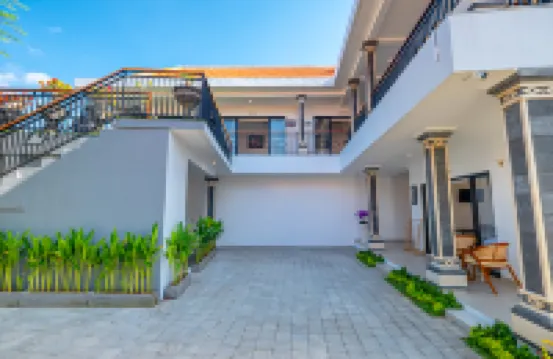 Crystal Flow Guest House & Apartment Canggu