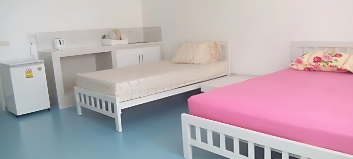 Room in Studio - T8 Guest House Don Mueang Challenger Triple Room Hotels in Pak Kret