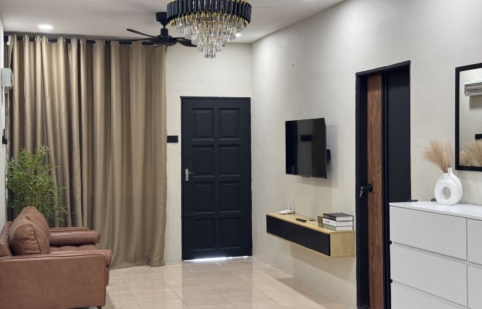 Runa Homestay Jasin - Cozy 3BR with AC & Netflix