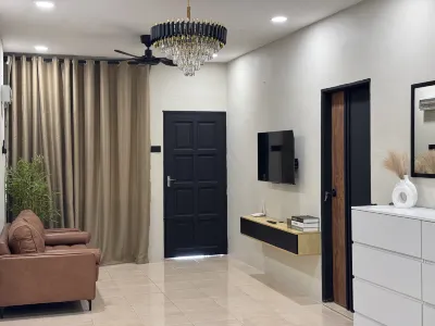 Runa Homestay Jasin - Cozy 3BR with AC & Netflix Hotels near Manipal University College Malaysia | Muar Campus