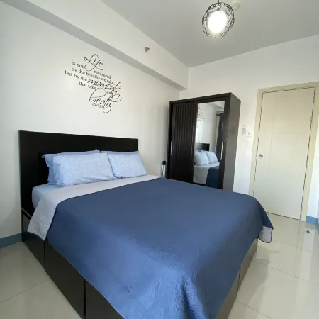 A Cozy 2 Bedroom Unit with a Parking at South Residences SM Southmall 1206