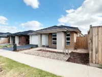 2024Built/AC & Bath each Room/Study/TownCentre/SDA Hotels in Werribee