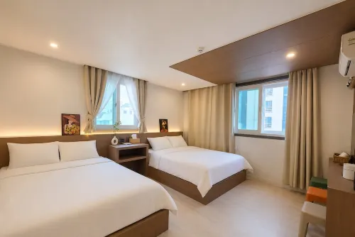 Busan · 1 Stop from Seomyeon Station · 1-Minute Walk from Jeonpo Station · Up to 10 Guests - Huvilat