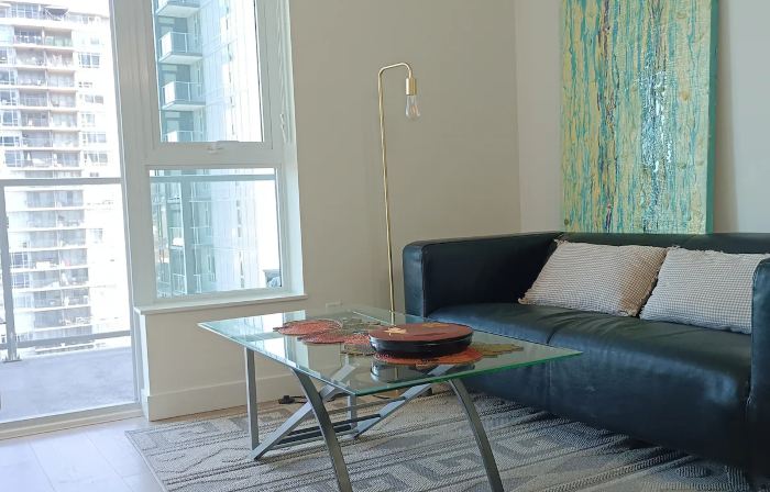 New condo! Great amenities, near Skytrain!
