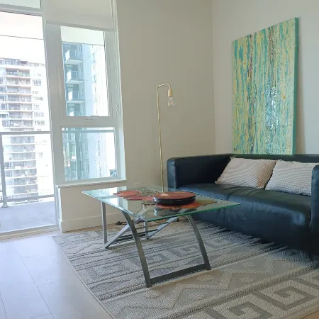 New condo! Great amenities, near Skytrain!
