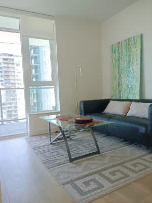 New condo! Great amenities, near Skytrain! - Gym