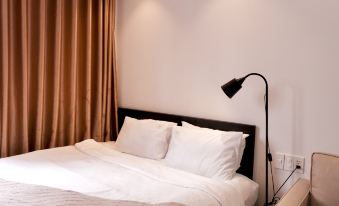 WE stayin Saigon | Ben Thanh Market | City View Studio