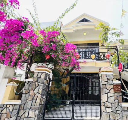 [Central] Spacious Ancient Home - 2 Bedroom Apartment With private living/dining/kitchen area