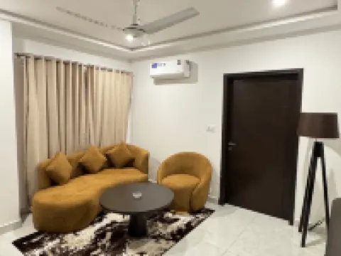 Light & Latte | 1BHK | MM ALAM | Self CheckIn ラホールのホテル