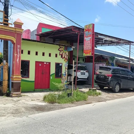 OYO 93875 Tifar House Near Lapangan Raja-raja Hotels in Gowa