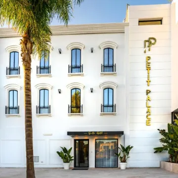 PETIT PALACE SUITES HOTEL Отели рядом с достопримечательностью «Marina Agadir»