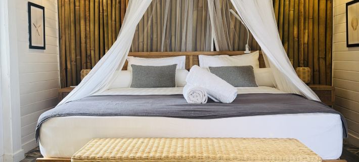 The White House on Bunaken Island Hotels in Manado