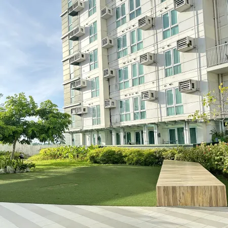 Spacious and Cozy 1BR Condo Unit in Abreeza Place 9th Floor