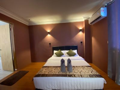 GOLDEN PALMS HOTEL