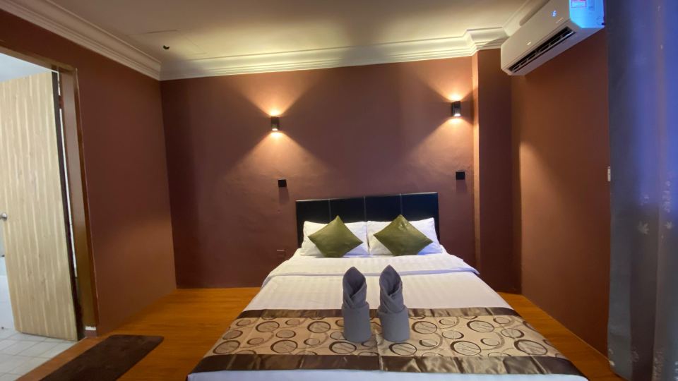 GOLDEN PALMS HOTEL