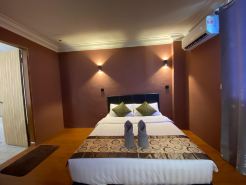 GOLDEN PALMS HOTEL