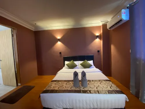 GOLDEN PALMS HOTEL