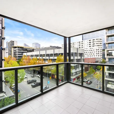 Urban Harbourside Living 2B2B1C @ Docklands Bright