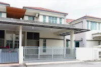 Cozy & Peaceful Retreat 4BR@Hijauan Hills by Jovial - Villas