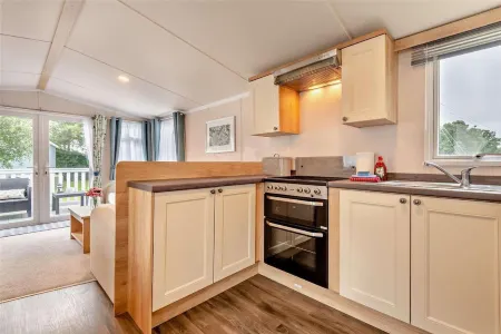 Luxury Modern Family Lodge with Pools, Linen & Activity Pass in Award-Winning Holiday Park