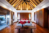 Villa ZeniMo, Surin Beach, pool, 9 BR 18 guests